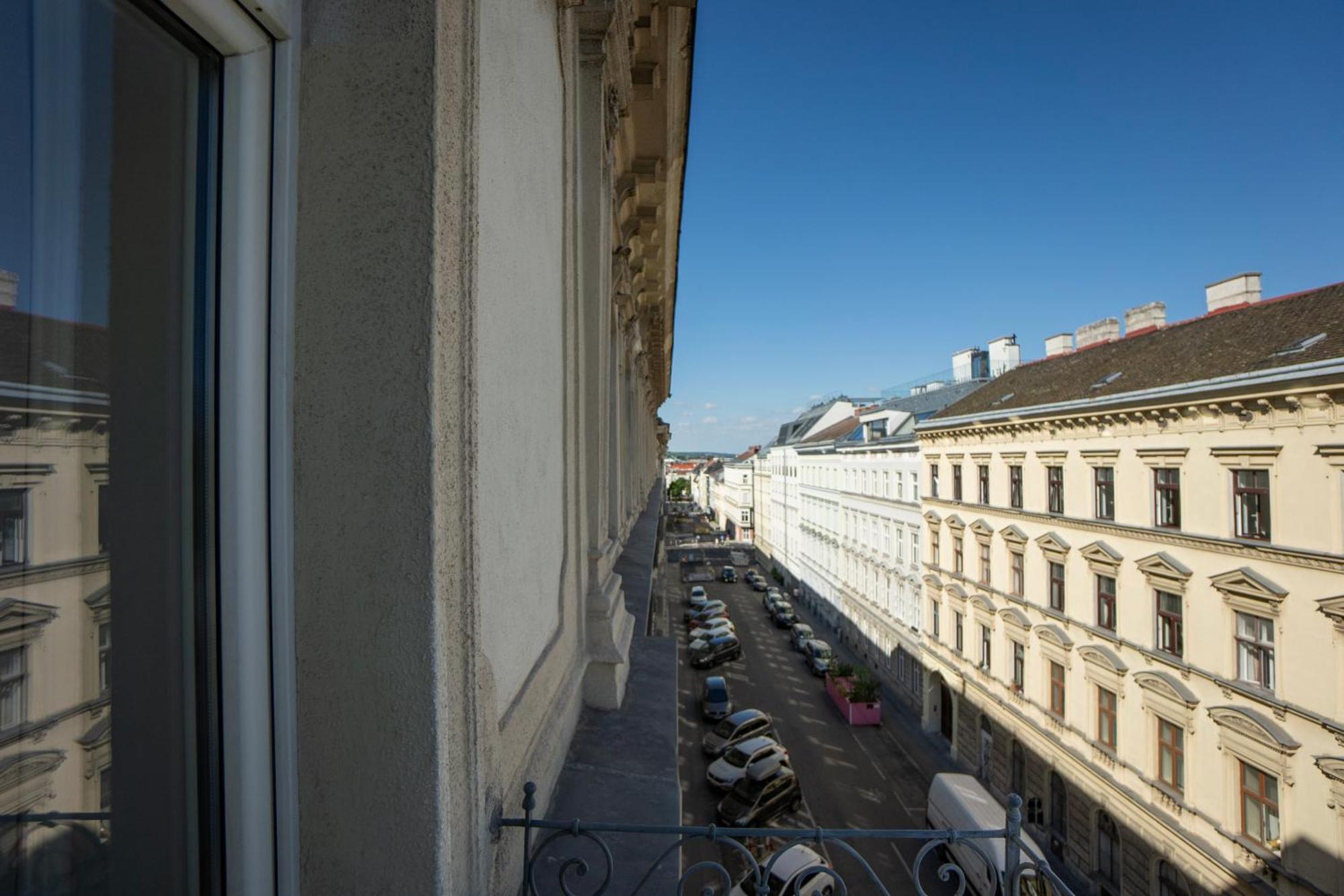Charming 2-Room Apartment With Balcony, 15 Min To Center Vienna Exterior photo