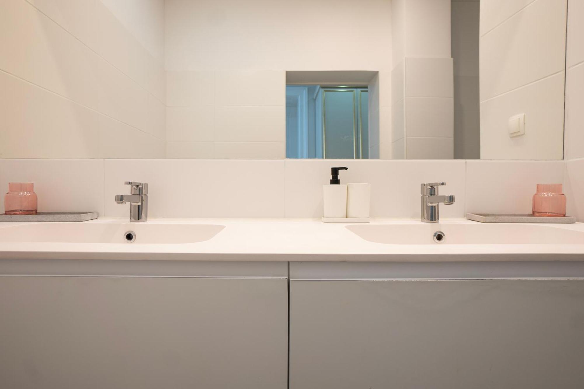 Charming 2-Room Apartment With Balcony, 15 Min To Center Vienna Exterior photo