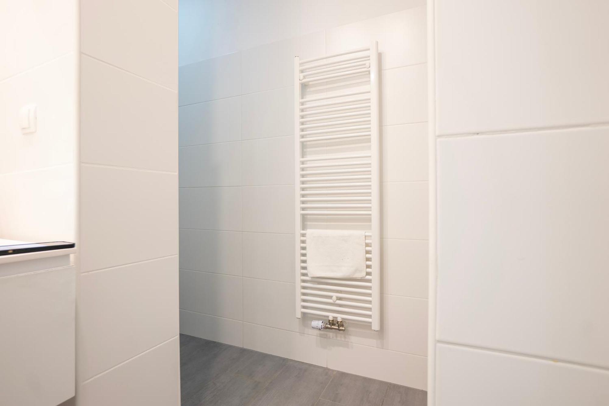 Charming 2-Room Apartment With Balcony, 15 Min To Center Vienna Exterior photo